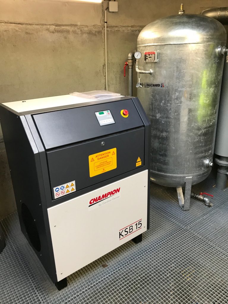 Compresseur et réservoir d’air alimentant un poste à aéroéjecteurs