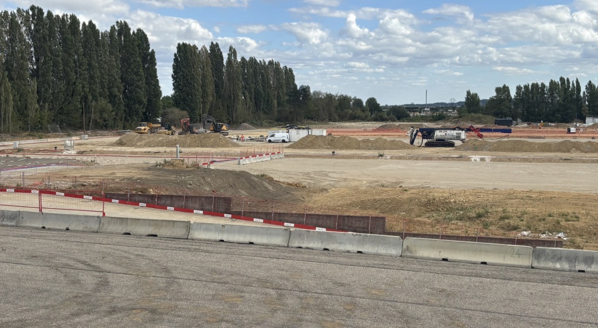 Vue générale d'un chantier d'infrastructure